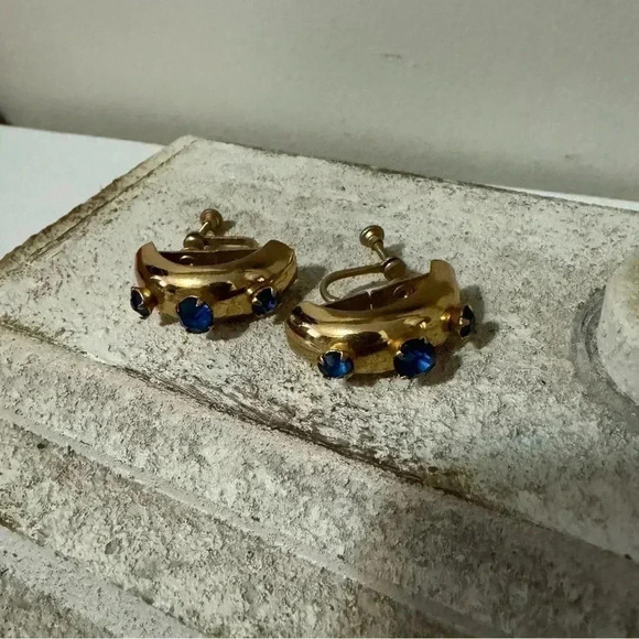 Vintage  Coro gold tone blue gem screw back earrings - Picture 8 of 9